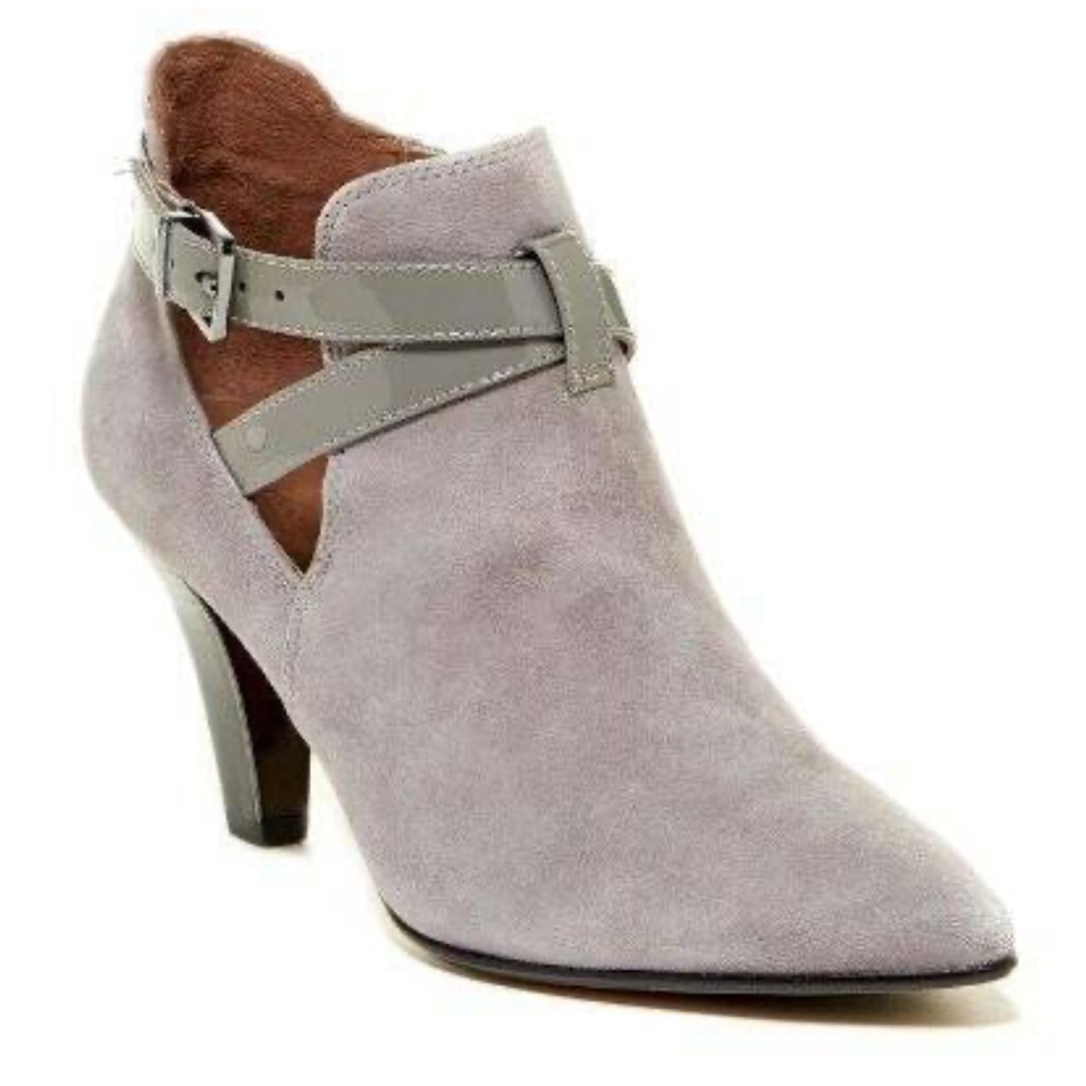 Donald J. Pliner Tamy Pointed Toe Leather Ankle Boots 8
